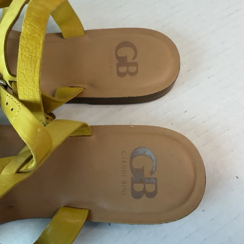 Gianni Bini Women's Flat Yellow Leather Strapy Sandals 8.5M Beach Vacation‎